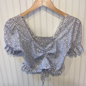 White top w/ black polka dots 🖤🤍